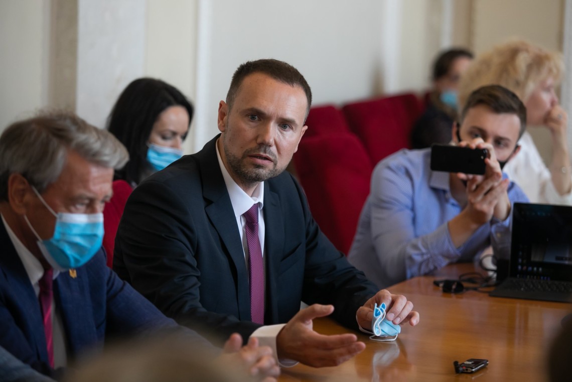Офіс генпрокурора відкрив кримінальне провадження за фактом кнопкодавства під час голосування за призначення Сергія Шкарлета міністром освіти.