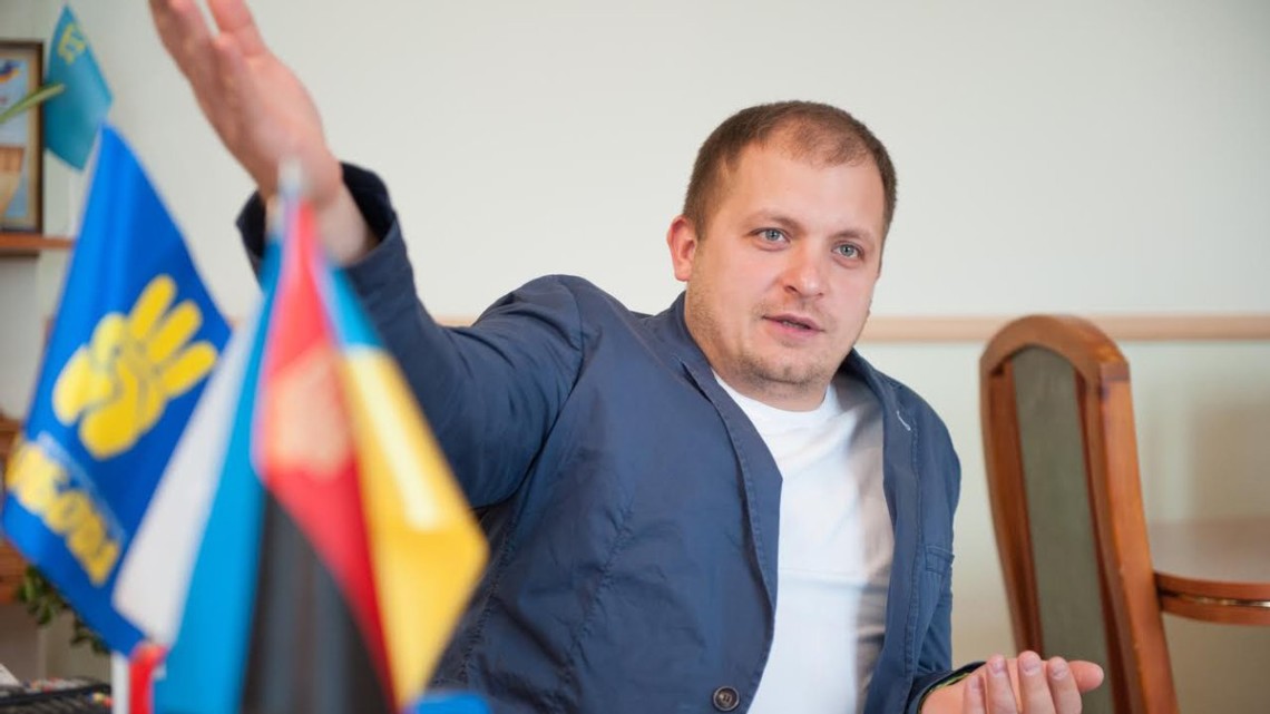 На повторных выборах мэра Конотопа Сумской области побеждает кандидат от ВО «Свобода» Артем Семенихин. За него проголосовало более 30% избирателей.
