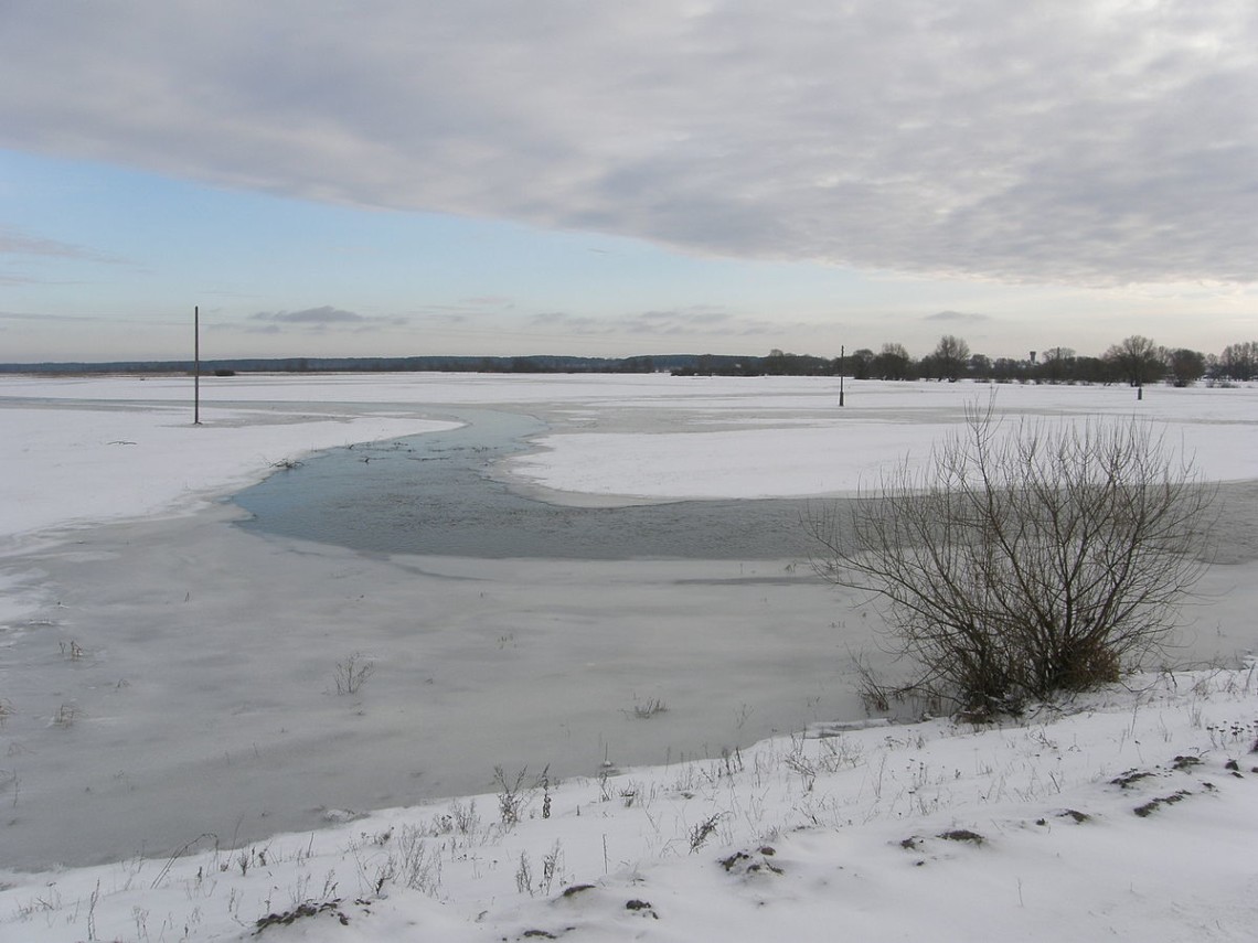 В четверг, 28 января, в нескольких областях Украины ожидается значительное повышение уровня воды в реках. В связи с этим синоптики объявили желтый уровень опасности.