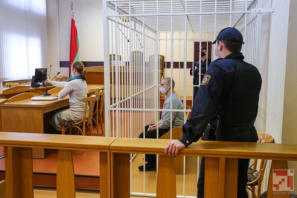 В Минске суд приговорил к пяти годам лишения свободы белоруса 32-летнего Виктора Борушко за якобы нападение на сотрудника ОМОНа во время одной из акций протеста.