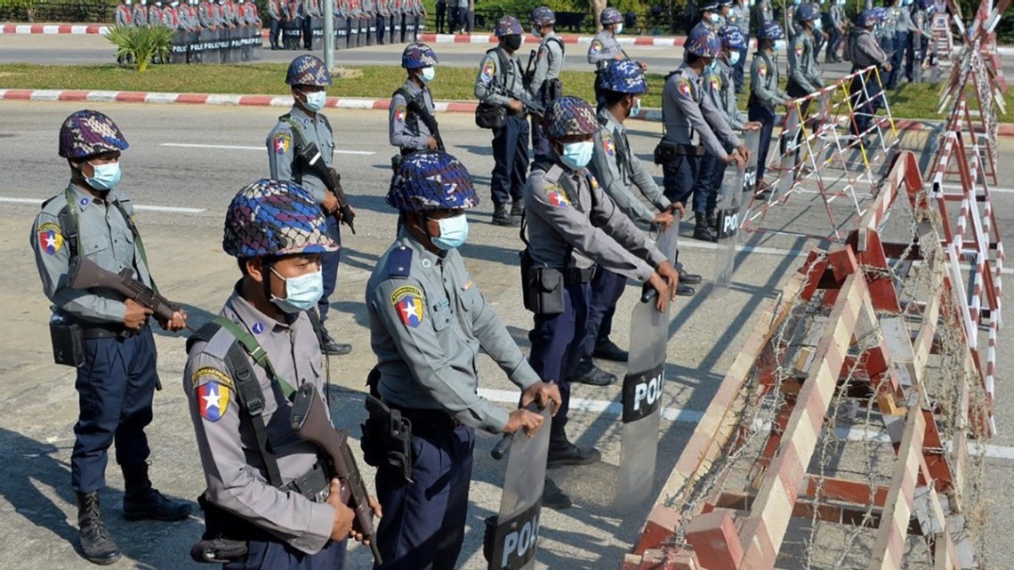 Министры иностранных дел стран Большой семерки осудили военный переворот, произошедший в Мьянме в понедельник, и призвали военных, захвативших власть в стране, немедленно восстановить деятельность демократических институтов.