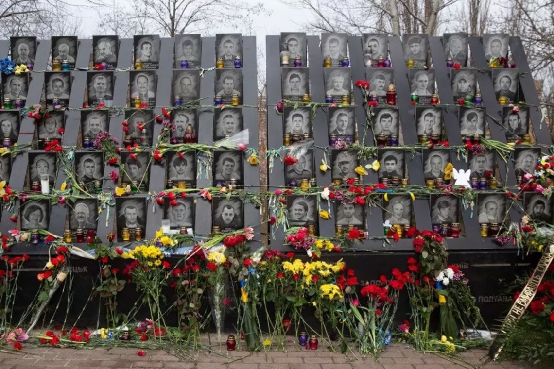 20 лютого в Україні відзначають День героїв Небесної Сотні. Сьогодні вшановують пам'ять загиблих під час Революції гідності  на Майдані у 2013-2014 роках.