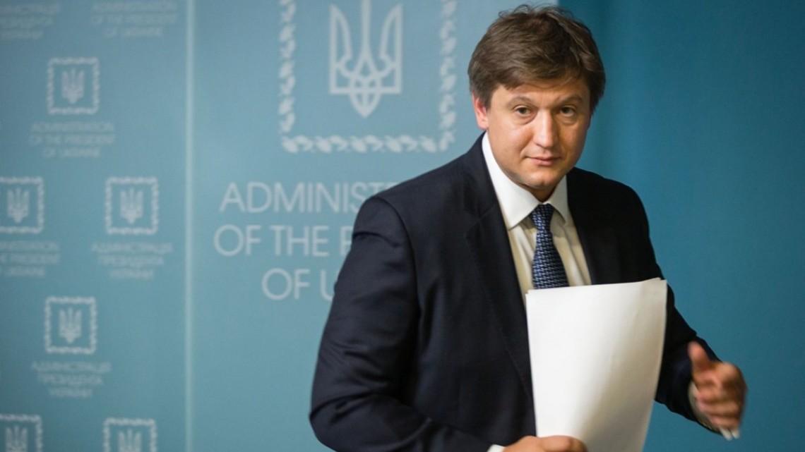 Санкции против нардепа Виктора Медведчука, его медиахолдинга и нефтепровода были готовы еще в 2019 году. Однако на тот момент власти Украины пытались договориться с Россией.
