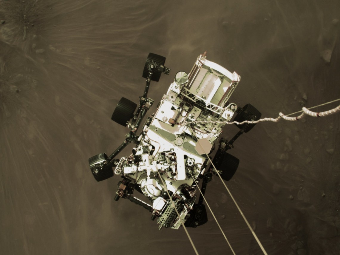 Марсохід обладнаний численними камерами для запису повноцінних відео. Він переміщається Марсом зі швидкістю близько 200 метрів на добу.