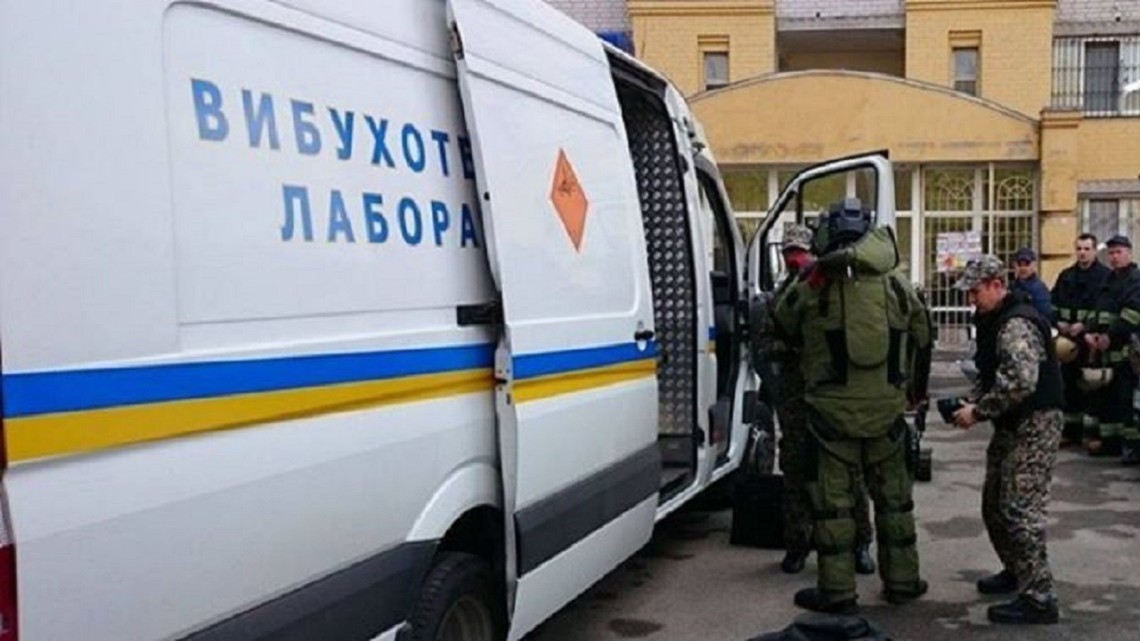 У Києві евакуюють людей з десяти торгових центрів та готель Інтерконтиненталь. Поліція перевіряє інформацію про замінування.