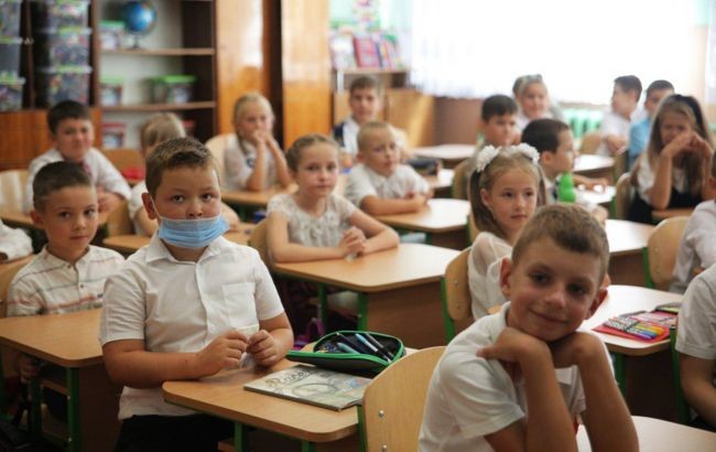 З вівторка, 2 березня, Вінницька область переводить всі школи на дистанційне навчання - це стосується всіх класів з 1 по 11.