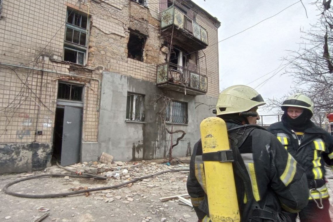 В Одессе сегодня днем в многоквартирном доме взорвалась газовоздушная смесь, после этого начался пожар. Пострадали 4 человека.
