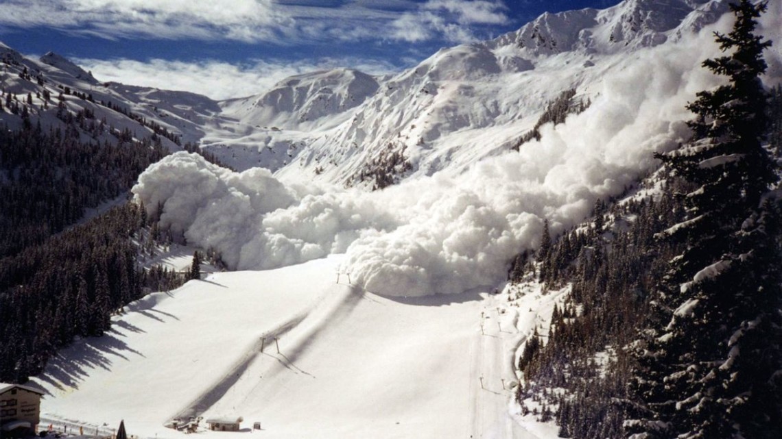 ГСЧС предупредила о значительной снеголавинной опасности в горах Закарпатской и Ивано-Франковской областей.