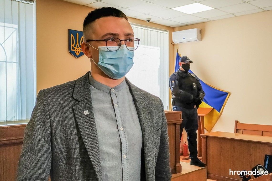 Активиста Сергея Стерненко отпустили из СИЗО под круглосуточный домашний арест. Об этом сообщил сам активист на странице в Facebook.
