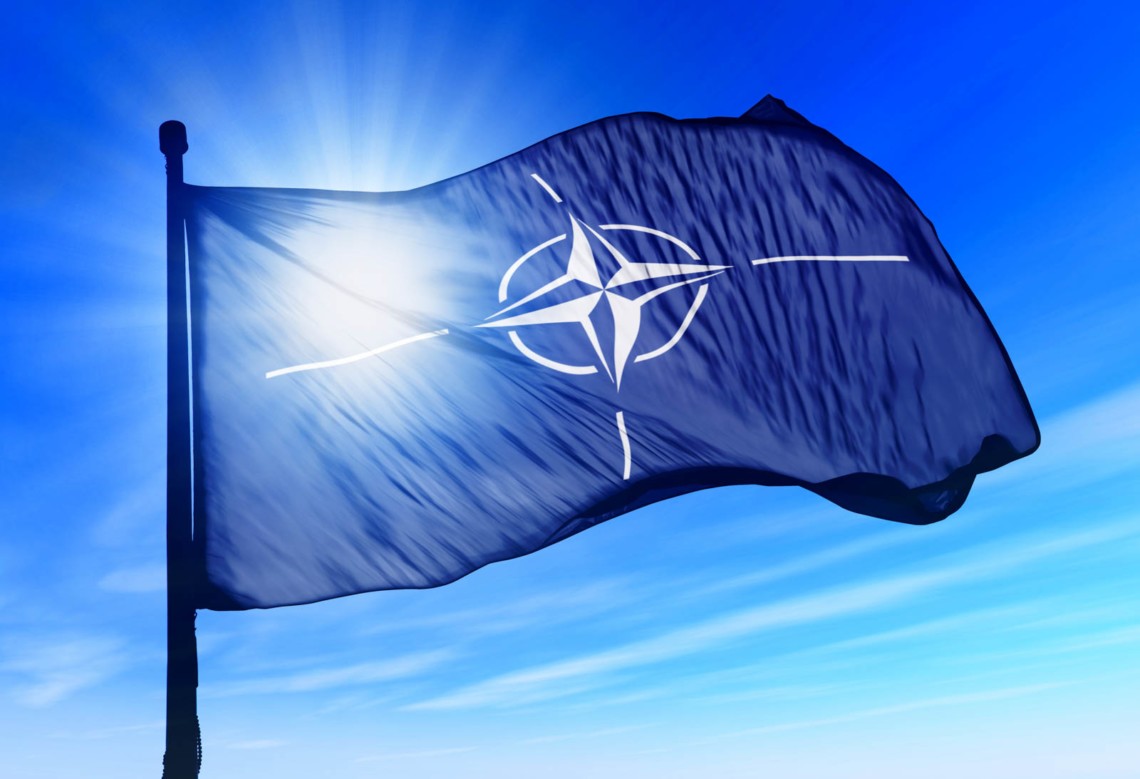 НАТО поддерживает Украину, хотя она и не является членом Альянса, продолжит сохранять бдительность и отслеживать ситуацию