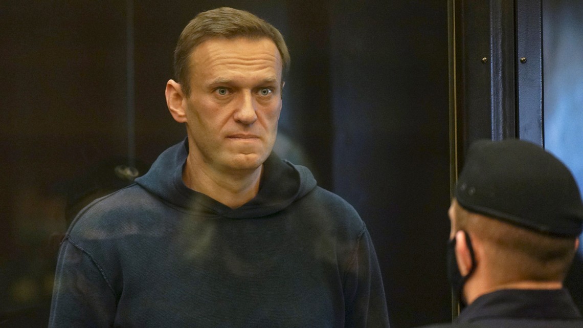 Алексей Навальный 23 апреля прекратил голодовку. Российский оппозиционер голодал в колонии с 31 марта, позже его перевели в больницу.