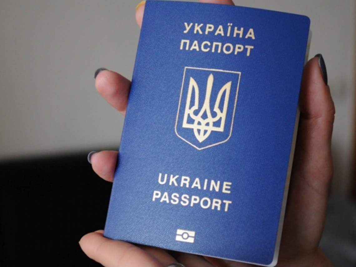 Особливо гостро стоїть проблема для молоді, яка вперше отримує український паспорт, бо у ньому взагалі немає позначки про реєстрацію місця проживання.