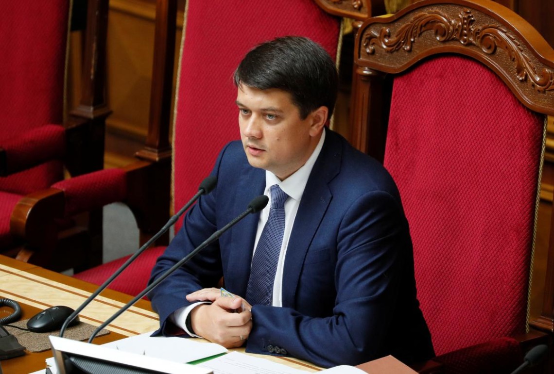 Голова Верховної ради Дмитро Разумков офіційно скликав позачергове засідання парламенту на сьогодні, 18 травня.