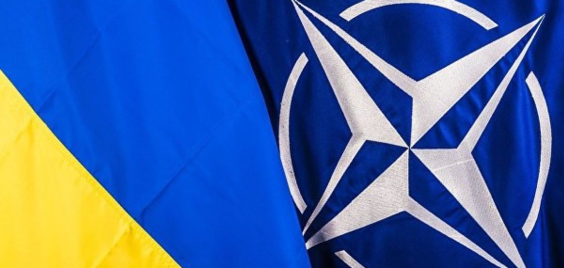Україну більше не влаштовують розповіді про відкриті двері в НАТО, Києву потрібні реальні справи, а не слова.