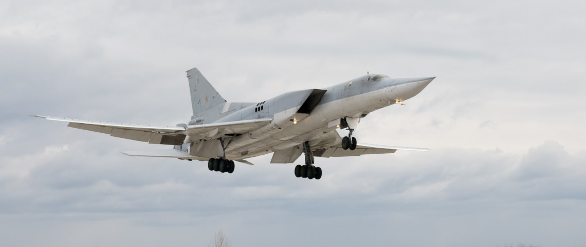 Ту-22М3 - дальний сверхзвуковой ракетоносец-бомбардировщик, которые оперирует управляемыми ракетами и авиационными бомбами. Его дальность полета составляет около шести тысяч км.