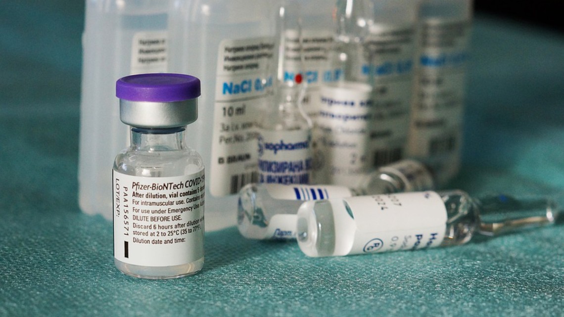 В Украине утилизировали 742 дозы вакцины от коронавируса разных производителей - AstraZeneca 
Coronavac и Pfizer.