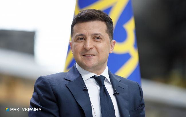 Глава государства Владимир Зеленский заявил, что намерен вынести вопрос о статусе олигархов в Украине на всеукраинский референдум.