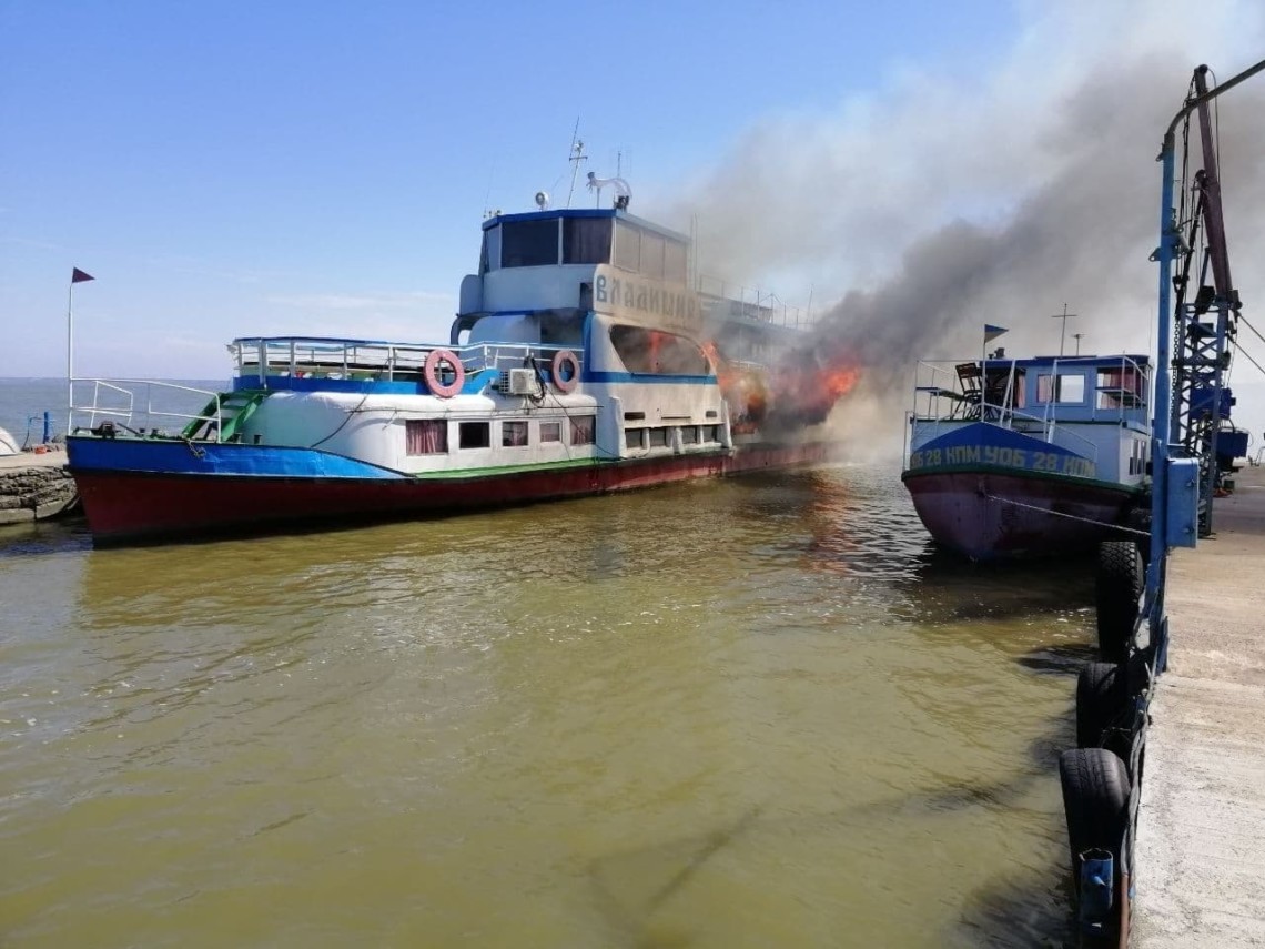 В понедельник, 7 июня, в Одесской области пожарные ликвидировали пожар на катере. Пострадал 1 человек.