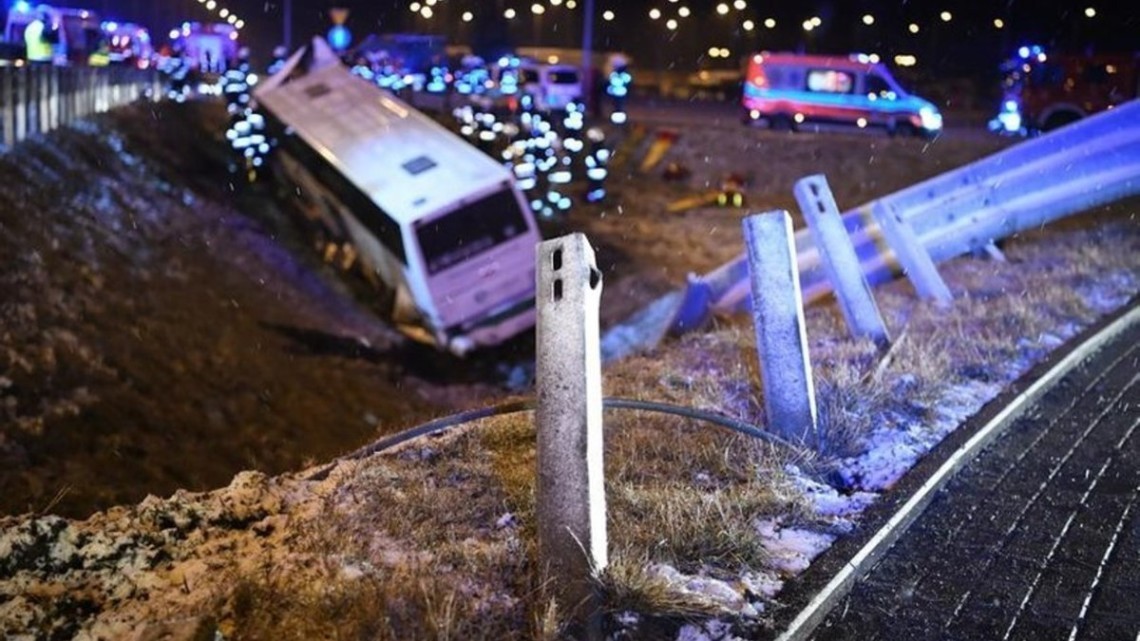 Польская прокуратура обвинила водителя украинского автобуса, который попал в аварию в ночь на 22 марта, в неумышленном причинении автокатастрофы.