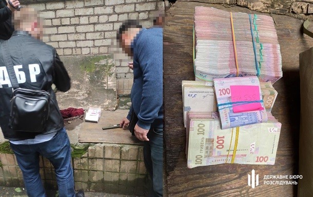 В Полтаве следователи ГБР задержали на взятке начальника одного из отделов управления по вопросам предотвращения и выявления коррупции Налоговой службы в Днепропетровской области.