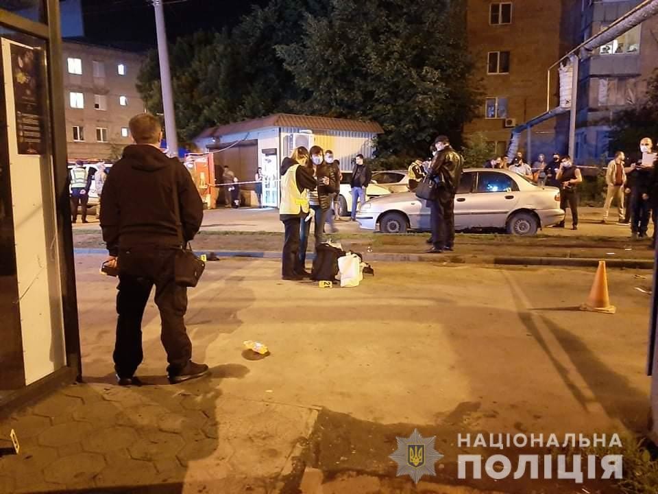 В Харькове возросло число пострадавших после взрыва гранаты. Как информирует Нацполиция в медицинские учреждения с повреждениями разной степени тяжести доставлены 5 пострадавших, среди них два подростка 16 и 17 лет.
