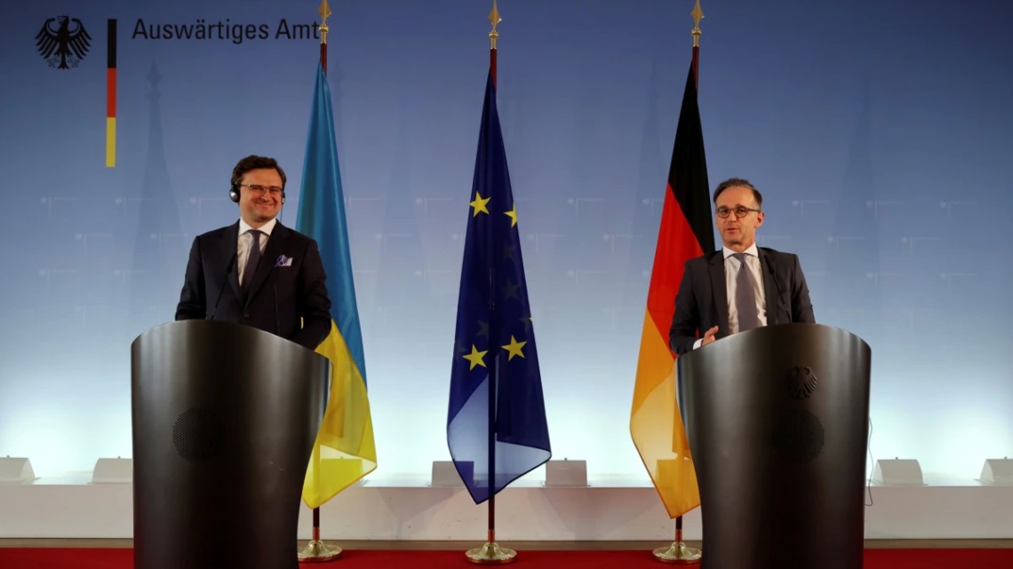 Берлин по-прежнему будет последовательно поддерживать суверенитет и территориальную целостность Украины, однако никакого оружия от него Украина не дождется