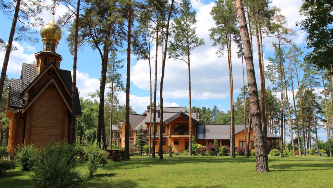 АРМА передала резиденцию Виктора Януковича Сухолучье в управление сети гостинично-ресторанных комплексов.