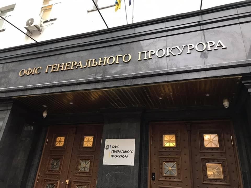 Луганська прокуратура повідомила про підозру в злочинах проти цивільних осіб 12 учасникам незаконного формування угруповання ЛНР і оголосила їх у розшук.