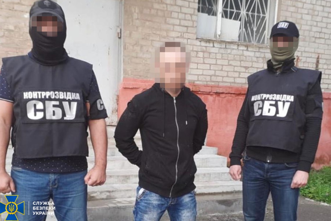 В ВСУ обнаружили агента спецслужбы боевиков ДНР. Он хотел устраивать диверсии против армии. Его задержала СБУ.