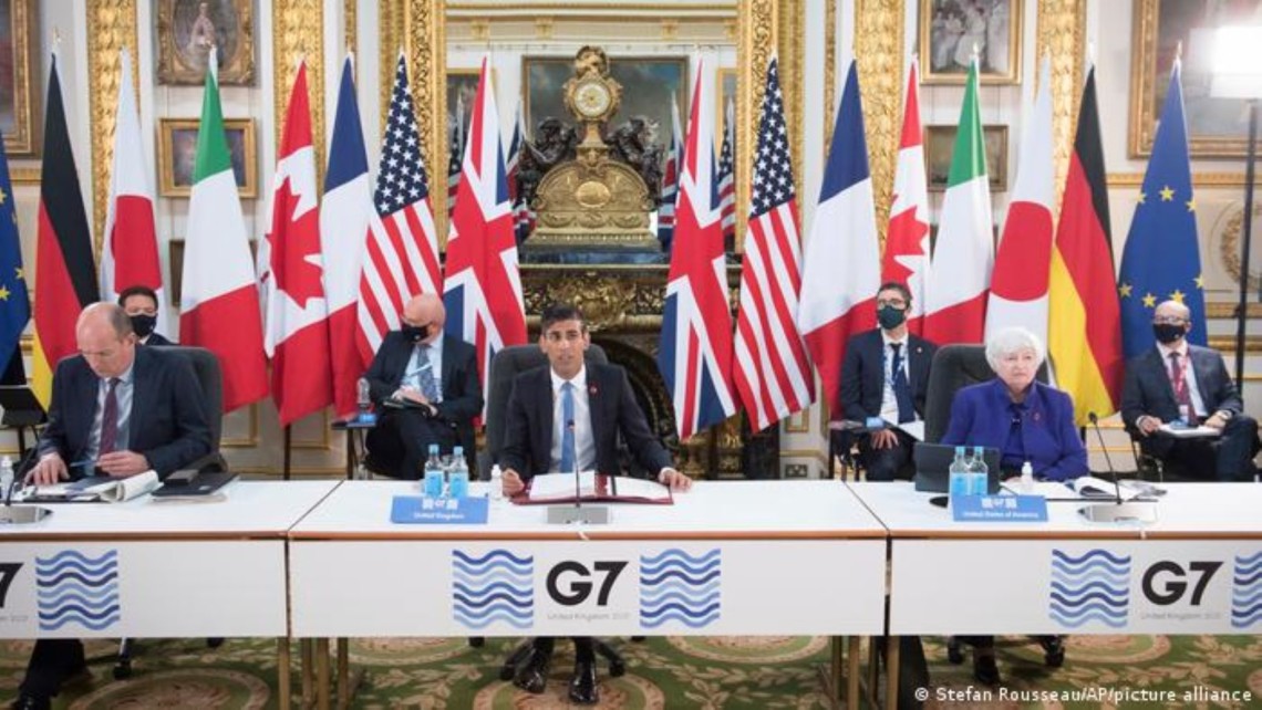 Лідери країн Групи семи (G7) на саміті у Великій Британії домовилися надати 1 мільярдів доз вакцин проти коронавірусу біднішим країнам протягом наступного року.