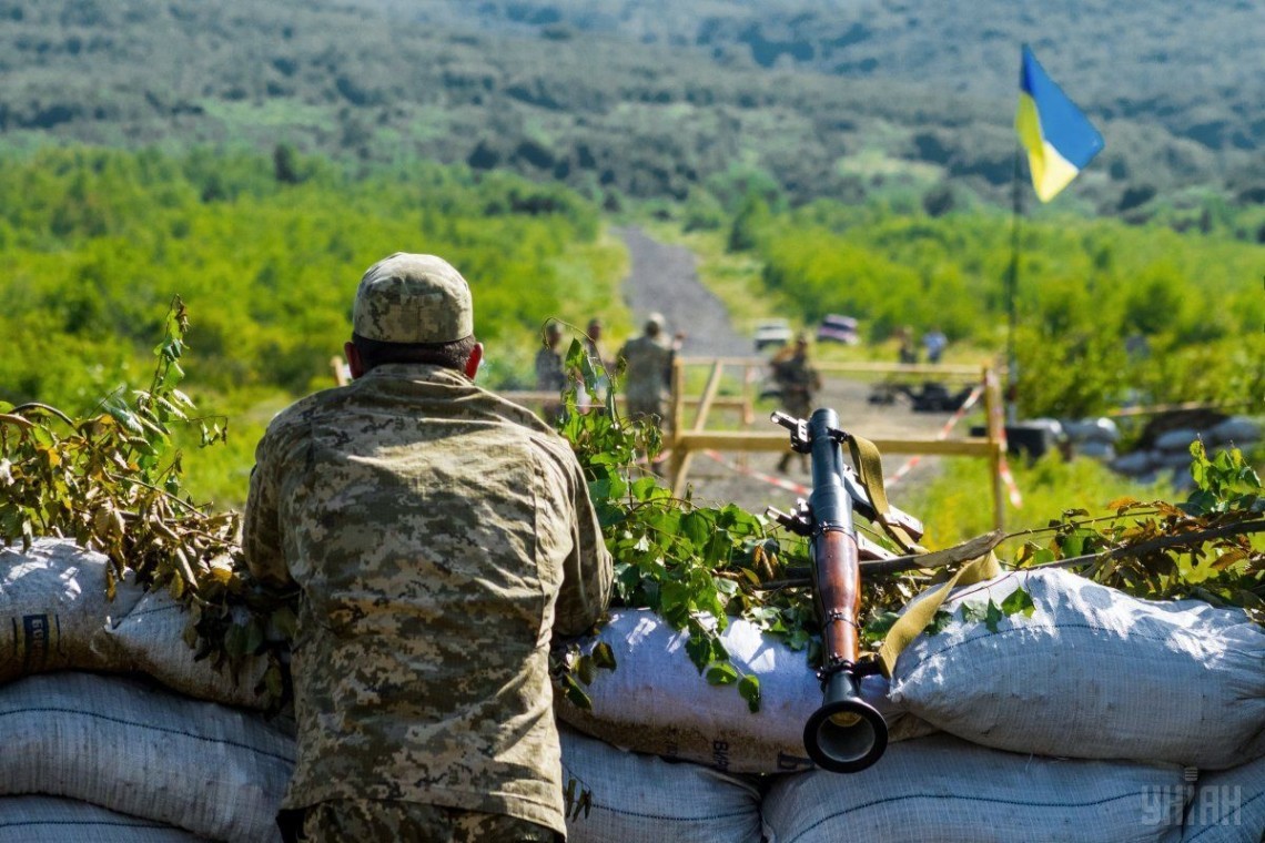За добу в районі операції Об'єднаних сил на Донбасі бойовики три рази порушили режим припинення вогню.