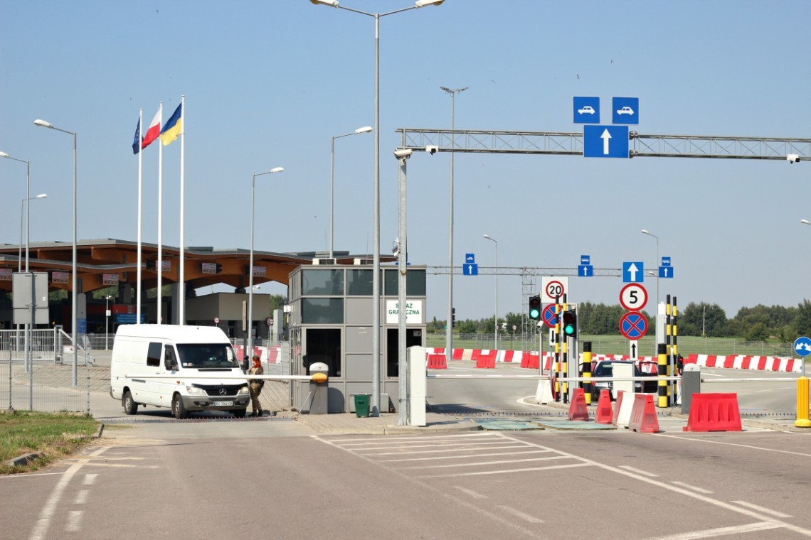 На фоне ослабления карантинных ограничений Украина открывает все пункты пропуска с Польшей 23 июня.