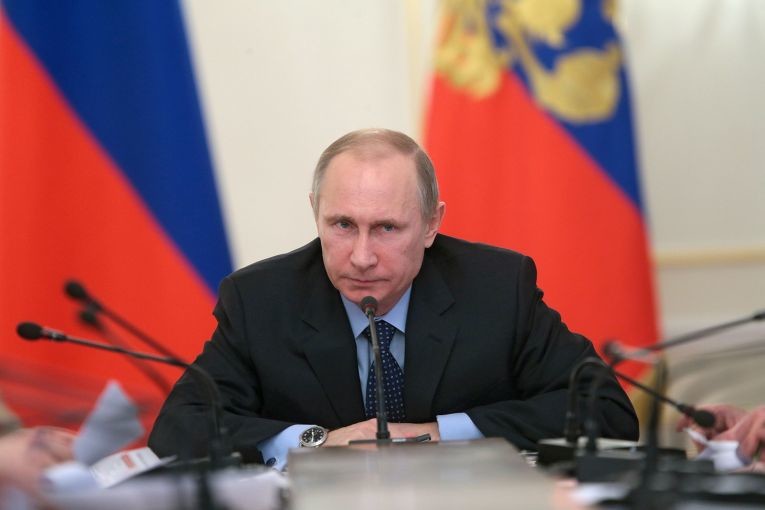 Путин в понедельник во время встречи в Кремле с выпускниками российских военных вузов заявил, что новое оружие уже «на подходе».
