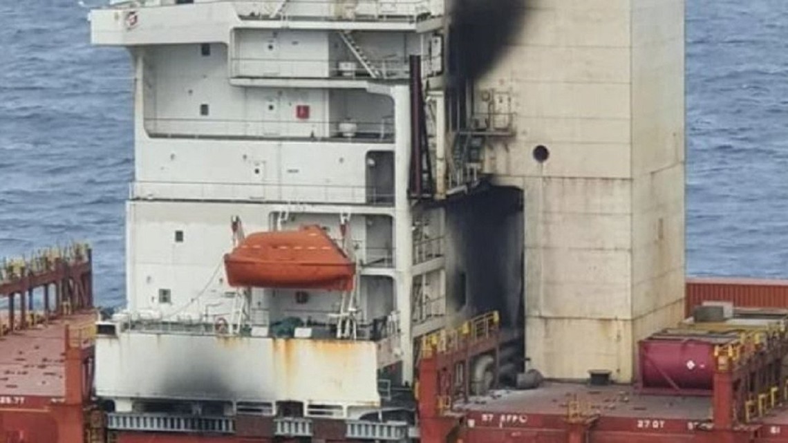 На борту судна MSС MESSINA, де сталася пожежа, перебували 28 членів екіпажу. З них - 26 громадян України. Загинув один український моряк. Решта не постраждали.