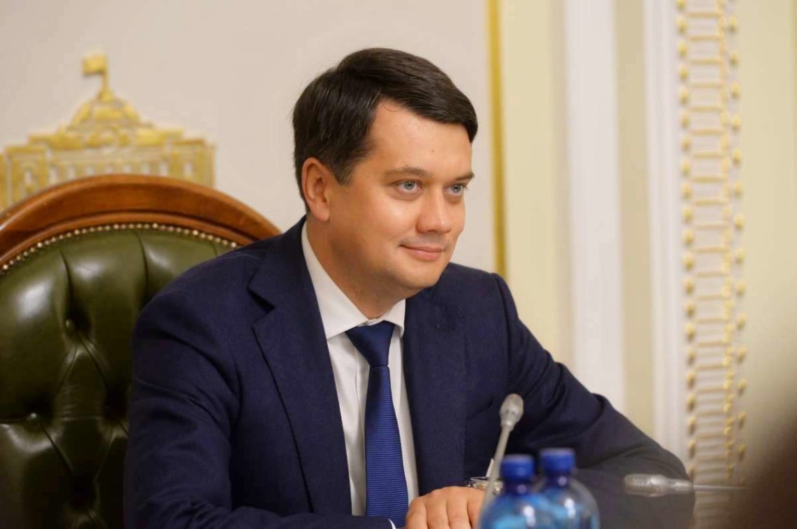 Спикер Рады Дмитрий Разумков хочет внести правки в законопроект Зеленского о деолигархизации ко второму чтению. Правки будут касаться полномочий СНБО.
