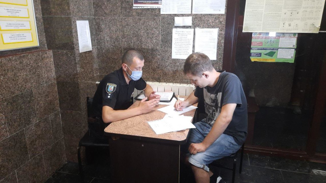 У Києві патрульна поліція затримала народного депутата від фракції Слуга народу Євгена Брагара.