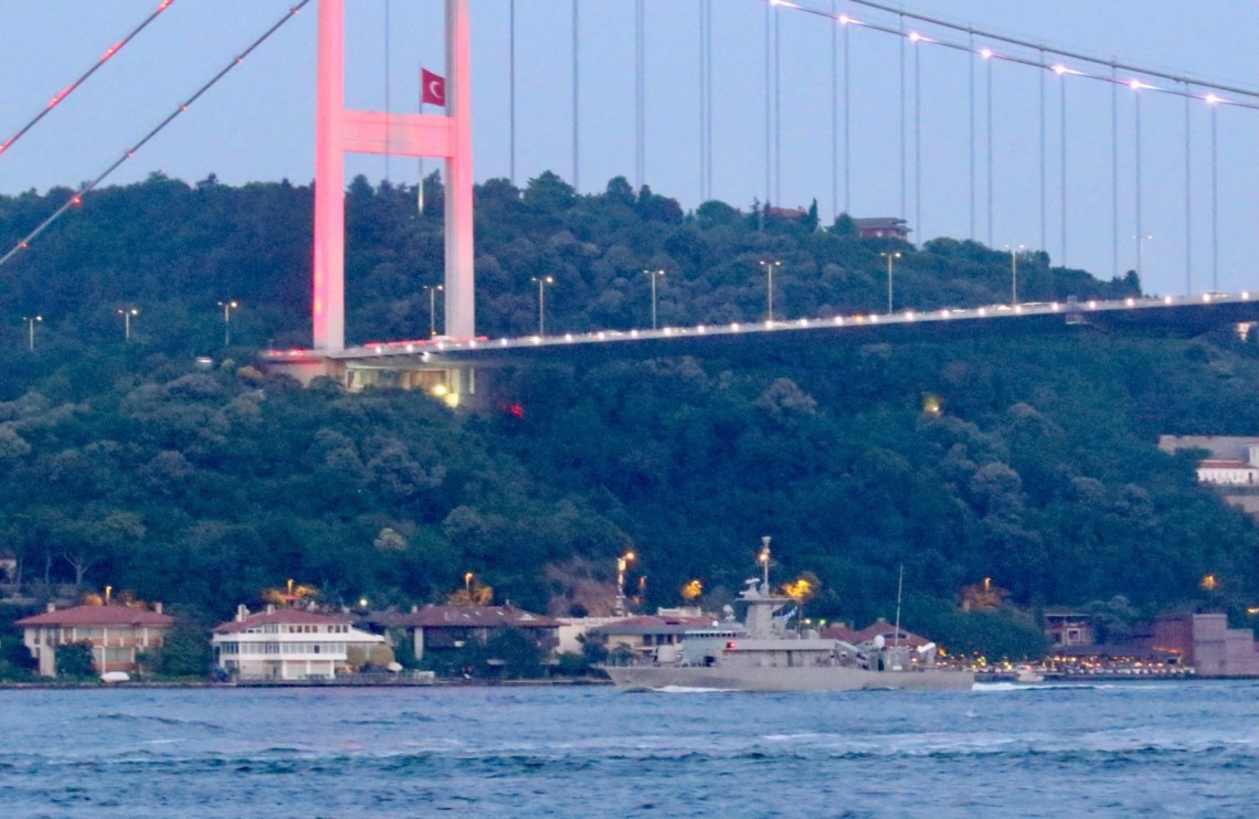 Корабель Daniolos ВМС Греції увійшов до Чорного моря, де зустрінеться з угрупованням НАТО.