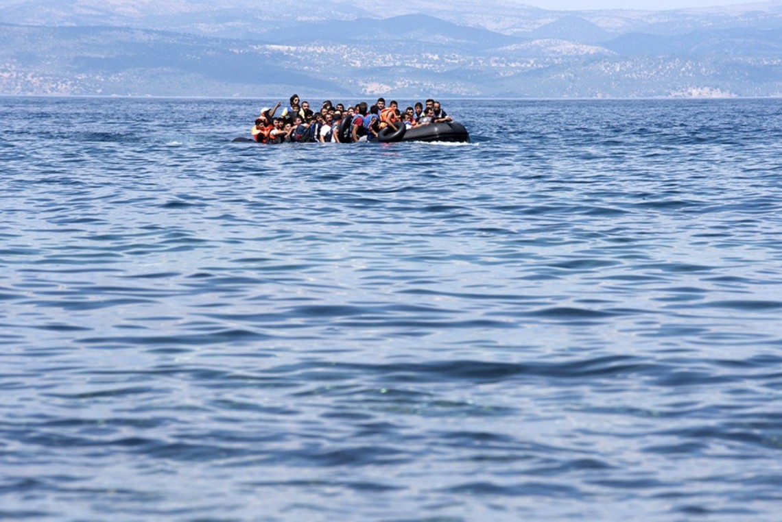 На юге Турции затонула лодка с мигрантами. На ее борту находилось 45 человек. Проводятся спасательные работы.