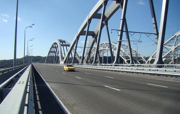 Кабмін виділив 500 мільйонів гривень на добудову Дарницького залізнично-автомобільного мосту в Києві.