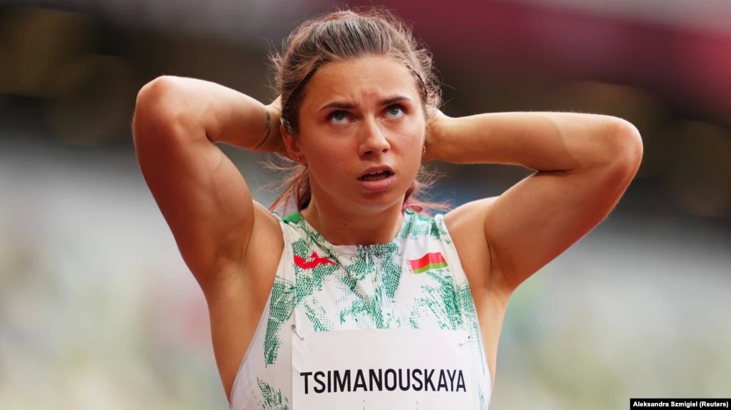 Білоруська легкоатлетка Христина Тимановська, яку намагаються зняти з Олімпіади, просить політичного притулку в Європі.