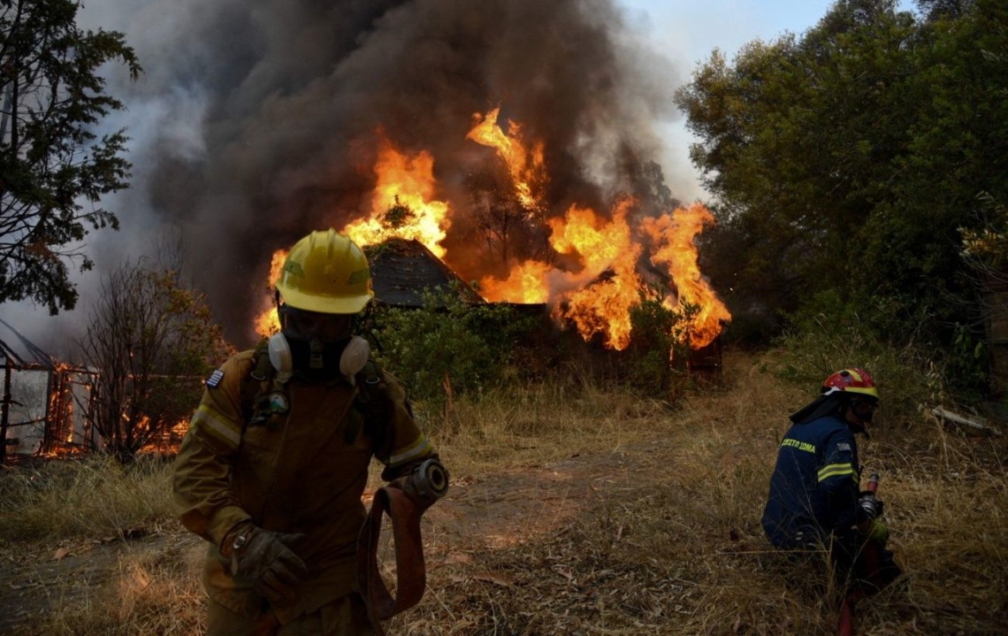 Лісові пожежі в Греції. На допомогу грецьким пожежникам поїдуть сто українських рятувальників з необхідним спорядженням.