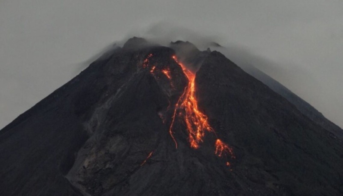 В воскресенье, 8 августа, произошло извержение индонезийского вулкана Мерапи, что на острове Ява.