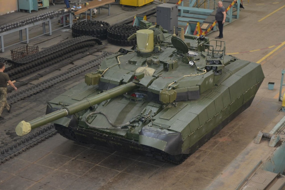 Харьковские танкостроители, несмотря на опасения, успели изготовить боевую машину к параду. Танк создан, как образцово-показательный экземпляр