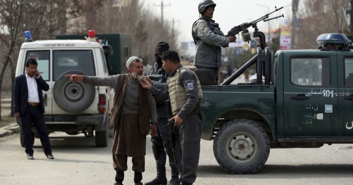 Уряд Афганістану та бойовики радикального руху Талібан домовилися про мирну передачу влади в країні.