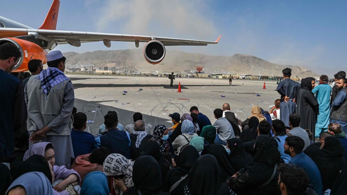 Польовий командир талібів поскаржився, що афганці продовжують вірити інформації про те, що з аеропорту можна полетіти за кордон