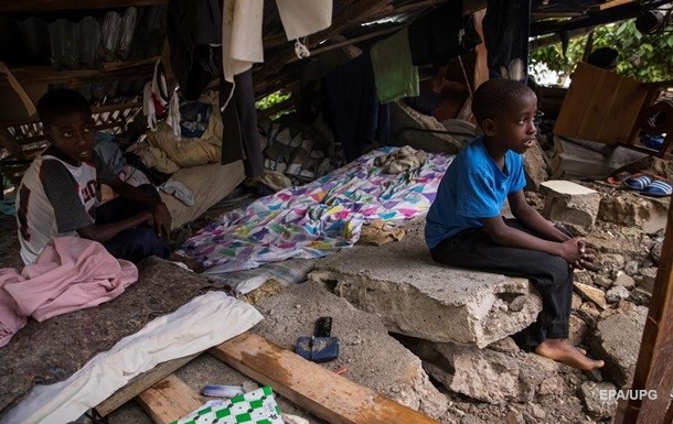 Кількість загиблих після землетрусу на Гаїті перевищила 1,9 тисячі, ще понад дев'ять тисяч жителів країни поранені.
