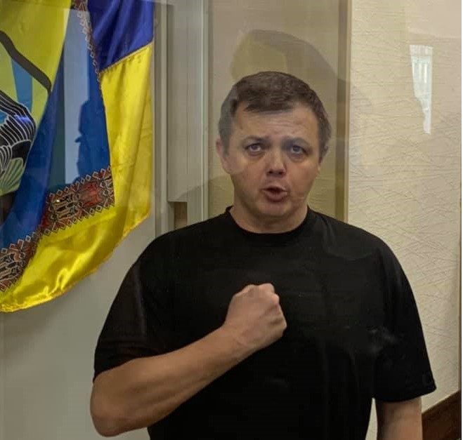 Семенченко заявил, что объявляет бессрочную голодовку. Апелляционный суд Киева снова перенес рассмотрение его жалобы на меру пресечения.