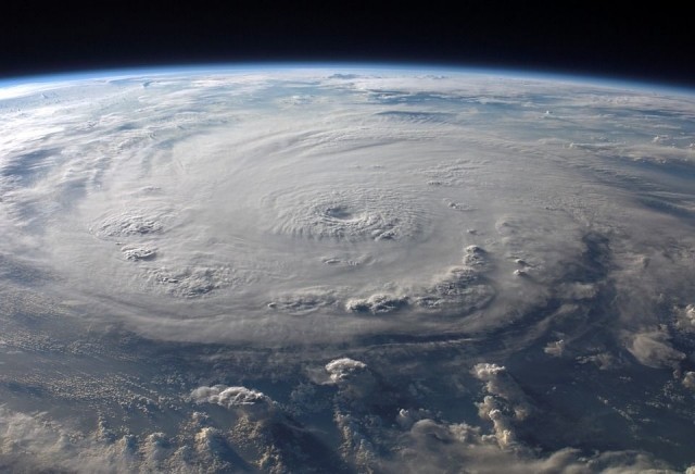 Ураган «Генрі» відноситься до ураганів першої категорії, що означає ймовірну швидкість 128 кілометрів на годину.