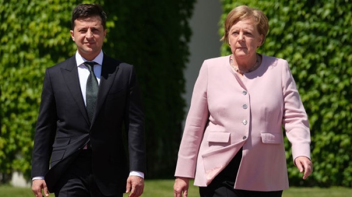 Меркель запропонувала роботу в нормандському форматі щодо врегулювання ситуації на Донбасі. Також вона розділяє побоювання Києва щодо Північного потоку-2.