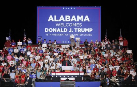 Бывший президент, проводиіший встречу со своими сторонниками в штате Алабама, сказал, что этого никогда не произошло, если бы он был сейчас в Белом доме.